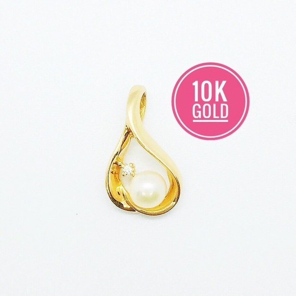 Jewelry - ⚜️10𝙆 𝙂𝙊𝙇𝘿 𝙋𝙚𝙖𝙧𝙡 𝙋𝙚𝙣𝙙𝙖𝙣𝙩